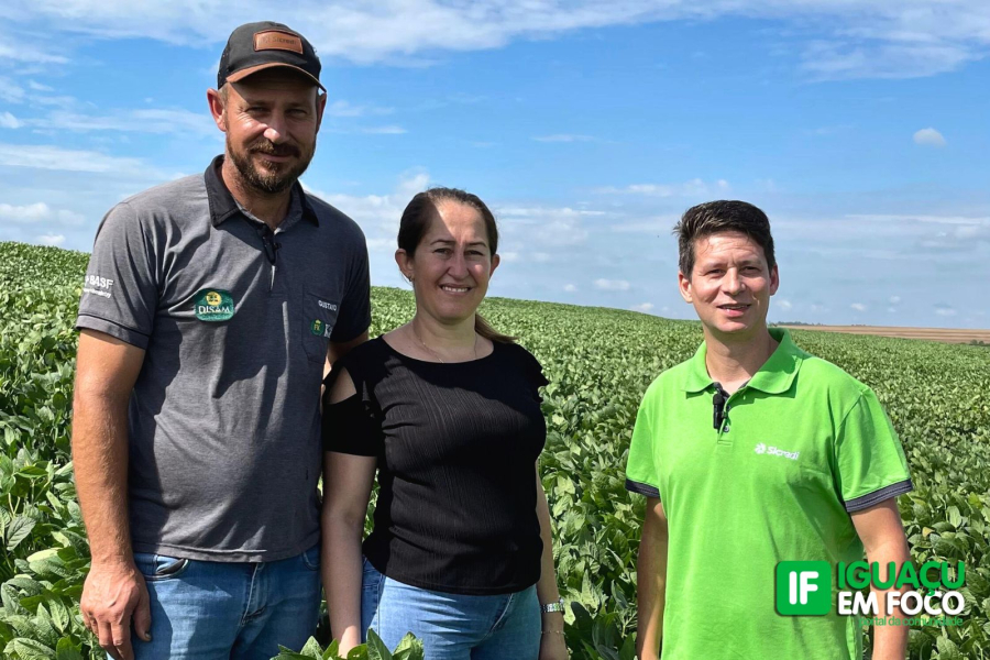 Sicredi Vanguarda realiza entrega simbólica de consórcio durante Show Rural